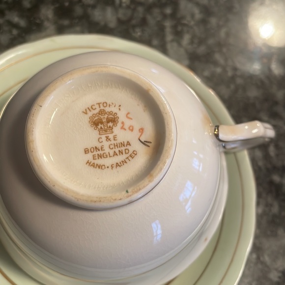 Victoria C & E Bone China England‎ Hand Painted Tea Cup & Saucer - Picture 3 of 7